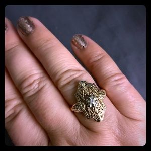 Size 7 gold intricate detail ring